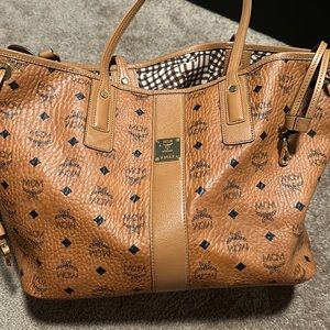 MCM Medium Reversible Liz  shoppers in Visetos